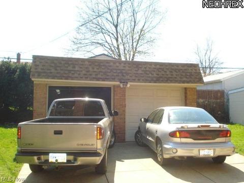 5803 Warwick Dr, Parma, OH 44129 photo 3