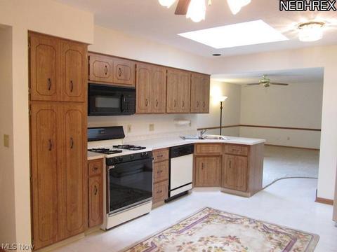 7345 Lime Ln, Parma, OH 44129 photo 2