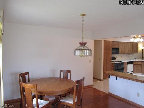 7345 Lime Ln, Parma, OH 44129 photo 10