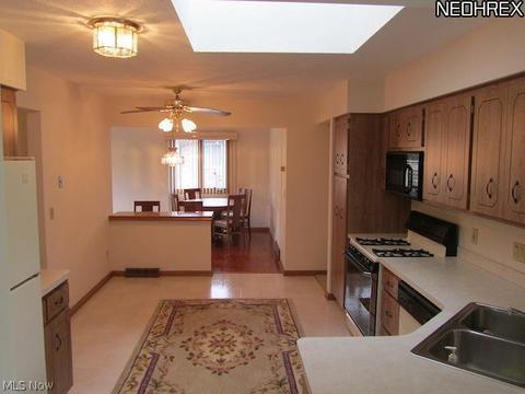 7345 Lime Ln, Parma, OH 44129 photo 3