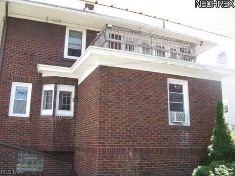 373 Beech St, Berea, OH 44017 photo 2