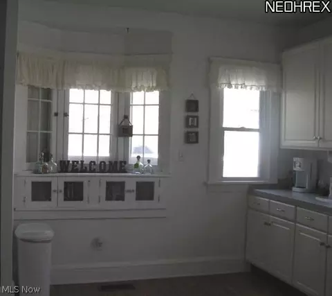 373 Beech St, Berea, OH 44017 photo 3