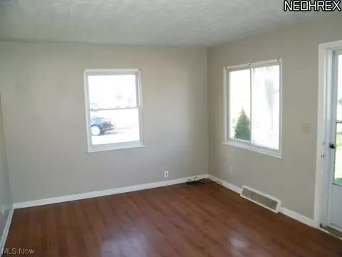 1620 Cedar Dr, Lorain, OH 44052 photo 2