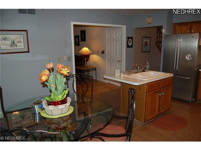 694 Angiline Dr, Youngstown, OH 44512 photo 6