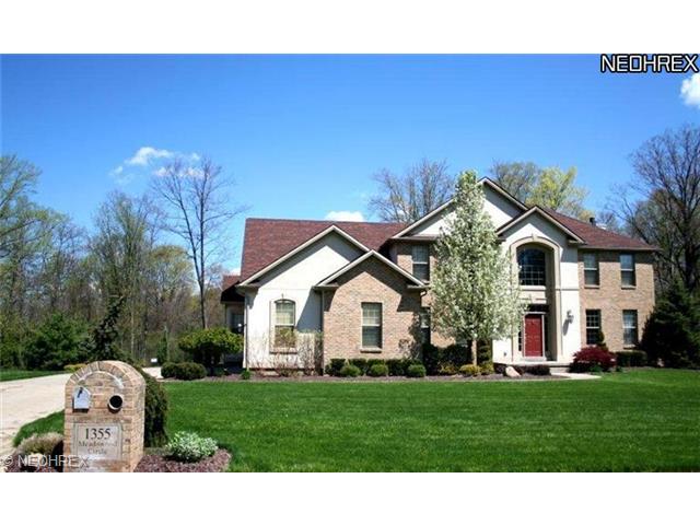 1355 Meadowood Cir, Youngstown, OH 44514 photo 1