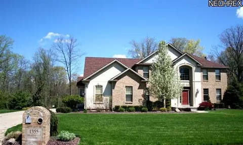 1355 Meadowood Cir, Youngstown, OH 44514 photo 1