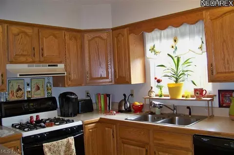 2922 Linna Dr, Ashtabula, OH 44004 photo 9