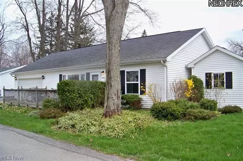 2922 Linna Dr, Ashtabula, OH 44004 photo 2