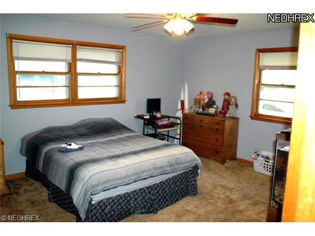 7040 Jay Dr, Elyria, OH 44035 photo 8