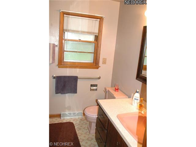 7040 Jay Dr, Elyria, OH 44035 photo 9