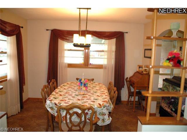 7040 Jay Dr, Elyria, OH 44035 photo 5
