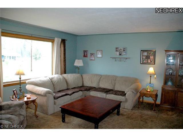 7040 Jay Dr, Elyria, OH 44035 photo 2