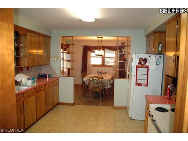 7040 Jay Dr, Elyria, OH 44035 photo 4