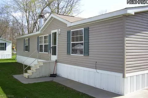 53 Manor, Brookfield, OH 44403 photo 1