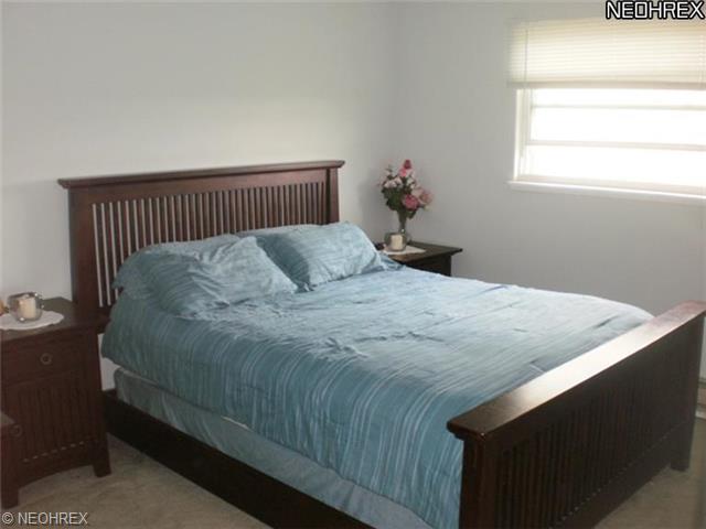138 Potomac Dr, Elyria, OH 44035 photo 7