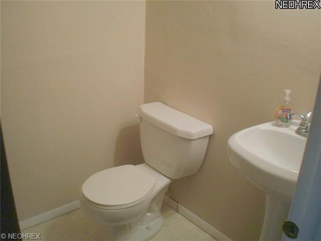 138 Potomac Dr, Elyria, OH 44035 photo 11