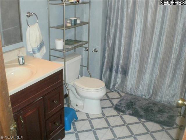 138 Potomac Dr, Elyria, OH 44035 photo 10