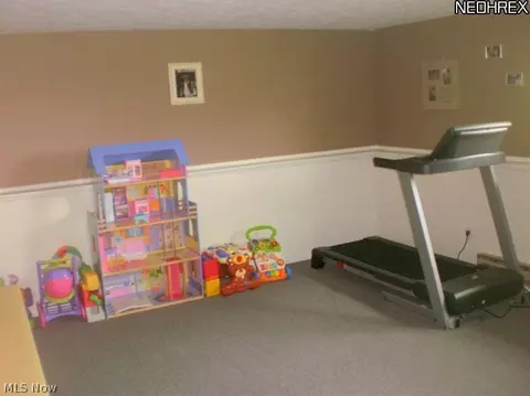 138 Potomac Dr, Elyria, OH 44035 photo 2
