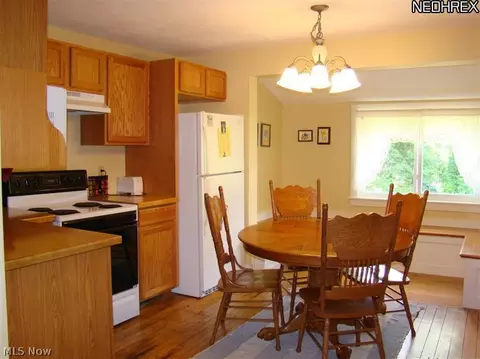 112 Maple, Chardon, OH 44024 photo 3