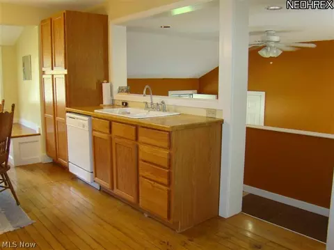 112 Maple, Chardon, OH 44024 photo 4