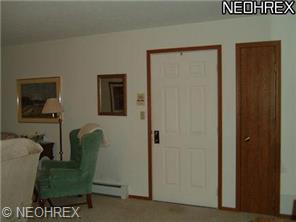 829 Pearson Cir #4, Youngstown, OH 44512 photo 2