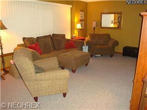 152 Elma Dr, Elyria, OH 44035 photo 2