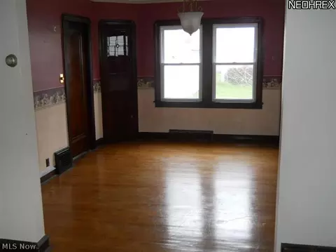 344 E 211th St, Euclid, OH 44123 photo 3