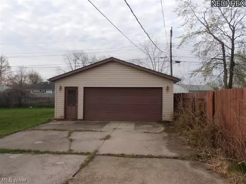 565 Willow Park Rd, Elyria, OH 44035 photo 3