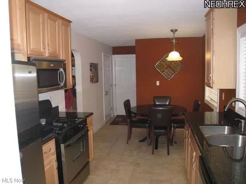 6207 Hillside Rd, Independence, OH 44131 photo 2