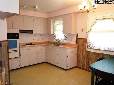 29233 Barjode Rd, Willowick, OH 44095 photo 2