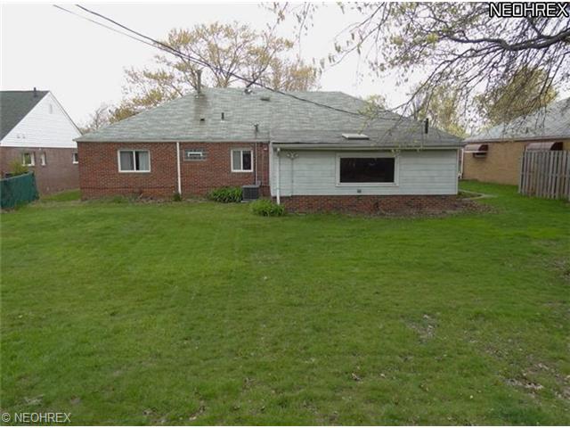 701 Walnut Dr, Euclid, OH 44132 photo 5