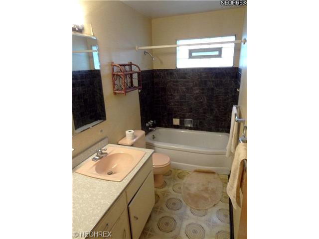 701 Walnut Dr, Euclid, OH 44132 photo 3