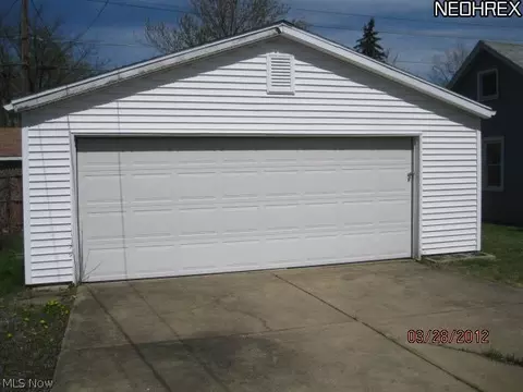 130 Hamilton St, Elyria, OH 44035 photo 2