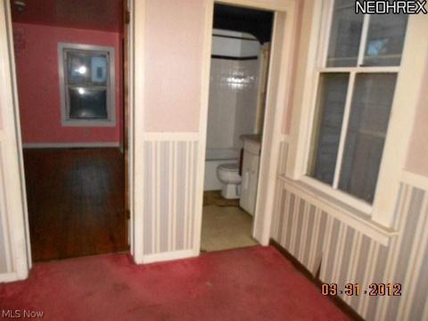 218 5th St, Elyria, OH 44035 photo 4