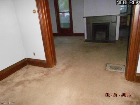 218 5th St, Elyria, OH 44035 photo 2