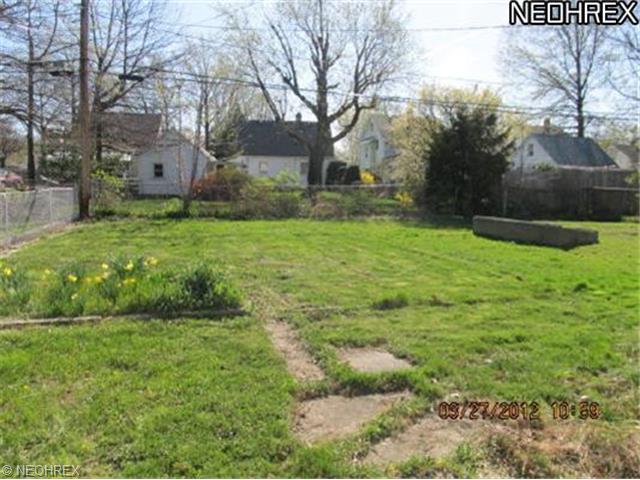 833 E 237th St, Euclid, OH 44123 photo 3