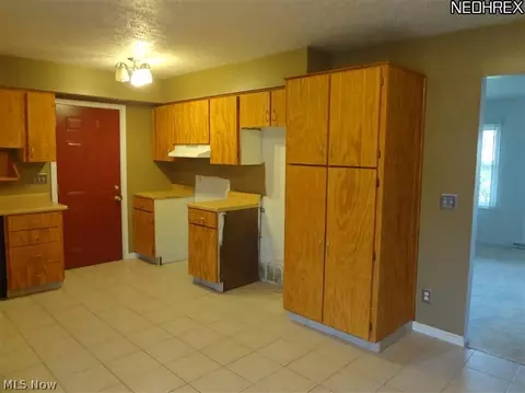 440 Center St, Warren, OH 44481 photo 6