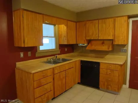 440 Center St, Warren, OH 44481 photo 5