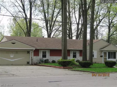 611 Delaware Ave, Elyria, OH 44035 photo 1
