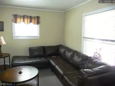 411 Noah Ave, Akron, OH 44320 photo 3