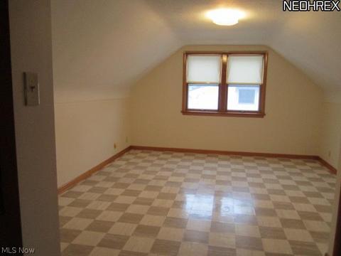 330 Bunker Rd, Willowick, OH 44095 photo 12