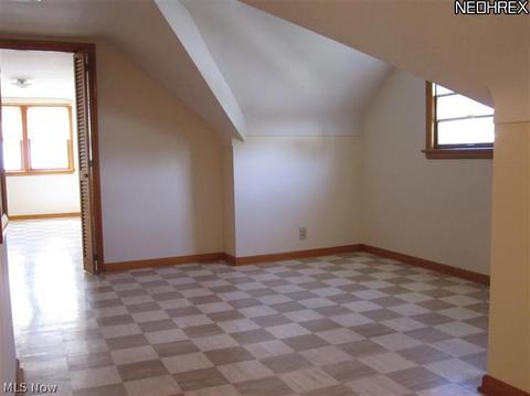 330 Bunker Rd, Willowick, OH 44095 photo 11