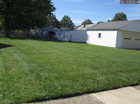 330 Bunker Rd, Willowick, OH 44095 photo 4