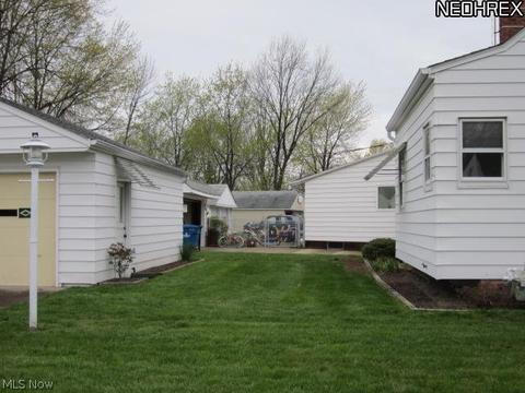 330 Bunker Rd, Willowick, OH 44095 photo 3