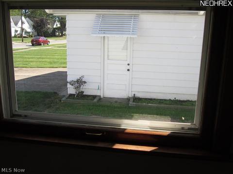 330 Bunker Rd, Willowick, OH 44095 photo 7