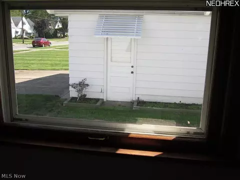 330 Bunker Rd, Willowick, OH 44095 photo 7
