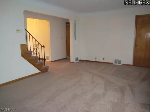 330 Bunker Rd, Willowick, OH 44095 photo 8