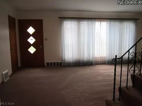 330 Bunker Rd, Willowick, OH 44095 photo 9