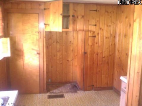 244 W 50th St, Ashtabula, OH 44004 photo 6