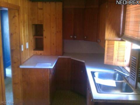 244 W 50th St, Ashtabula, OH 44004 photo 5